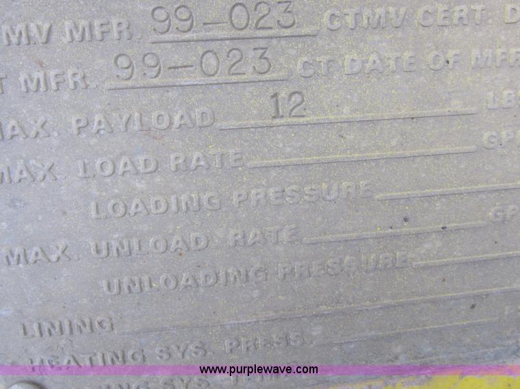 image for item I8814 2000 Freightliner FL70 fuel truck