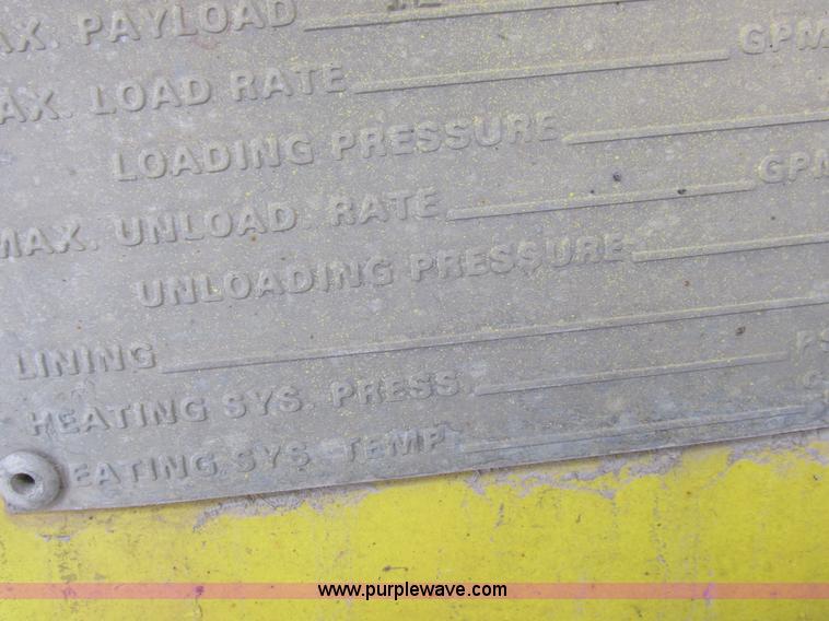 image for item I8814 2000 Freightliner FL70 fuel truck