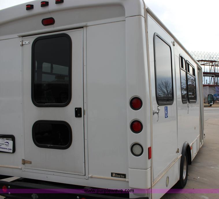 image for item J2313 2007 Ford E450 bus