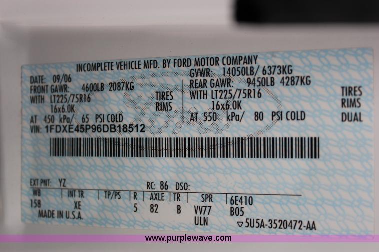 image for item J2313 2007 Ford E450 bus