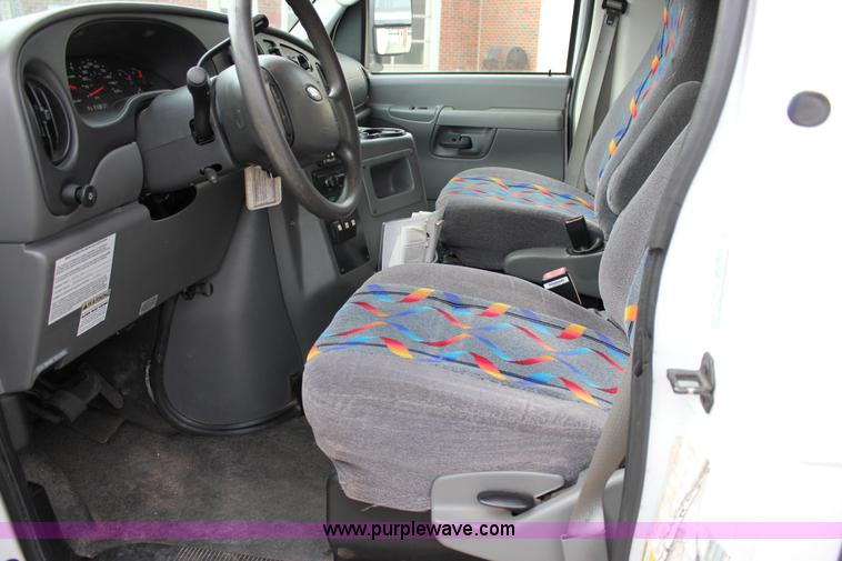 image for item J2313 2007 Ford E450 bus