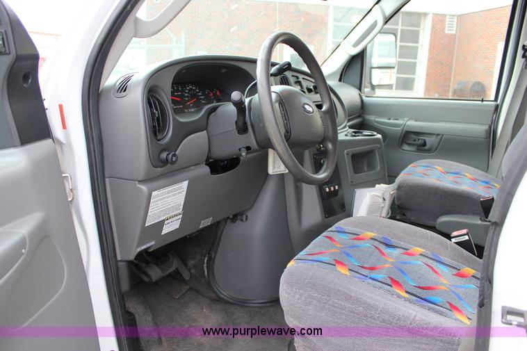 image for item J2313 2007 Ford E450 bus