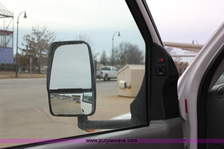 image for item J2313 2007 Ford E450 bus