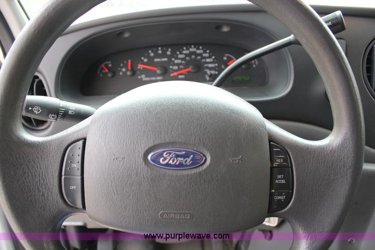 image for item J2313 2007 Ford E450 bus