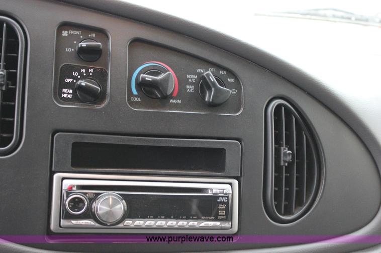 image for item J2313 2007 Ford E450 bus