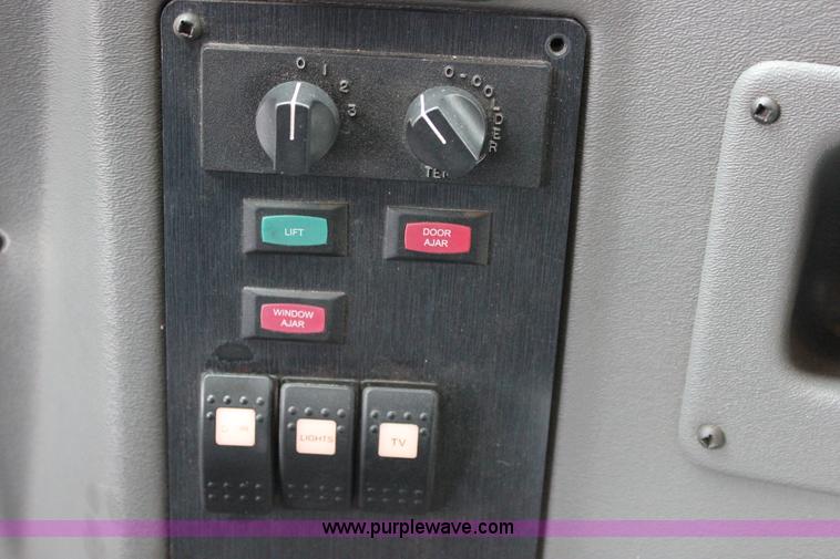 image for item J2313 2007 Ford E450 bus