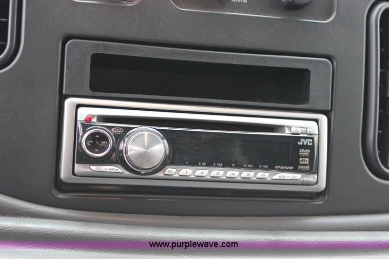 image for item J2313 2007 Ford E450 bus