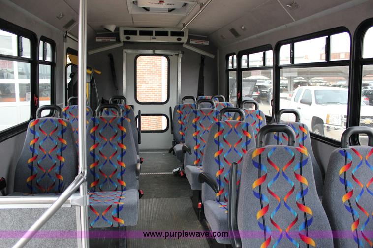 image for item J2313 2007 Ford E450 bus