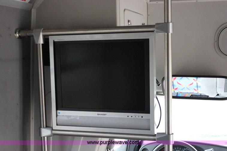 image for item J2313 2007 Ford E450 bus