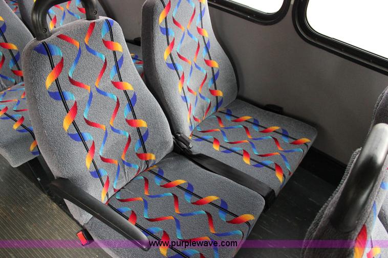 image for item J2313 2007 Ford E450 bus