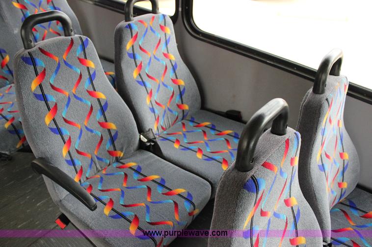 image for item J2313 2007 Ford E450 bus