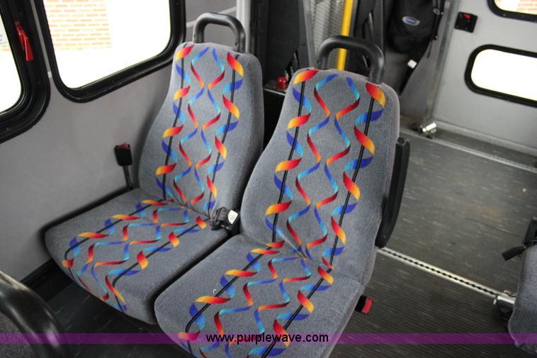 image for item J2313 2007 Ford E450 bus