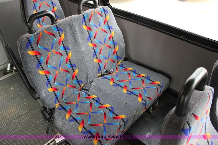 image for item J2313 2007 Ford E450 bus