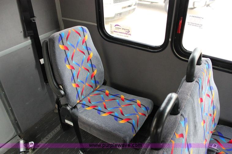 image for item J2313 2007 Ford E450 bus