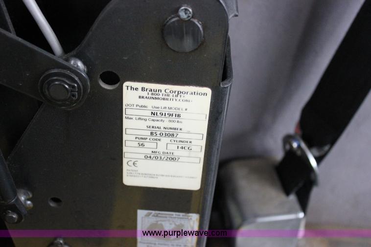 image for item J2313 2007 Ford E450 bus