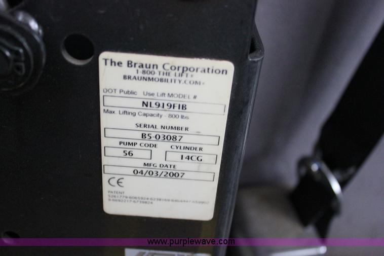 image for item J2313 2007 Ford E450 bus