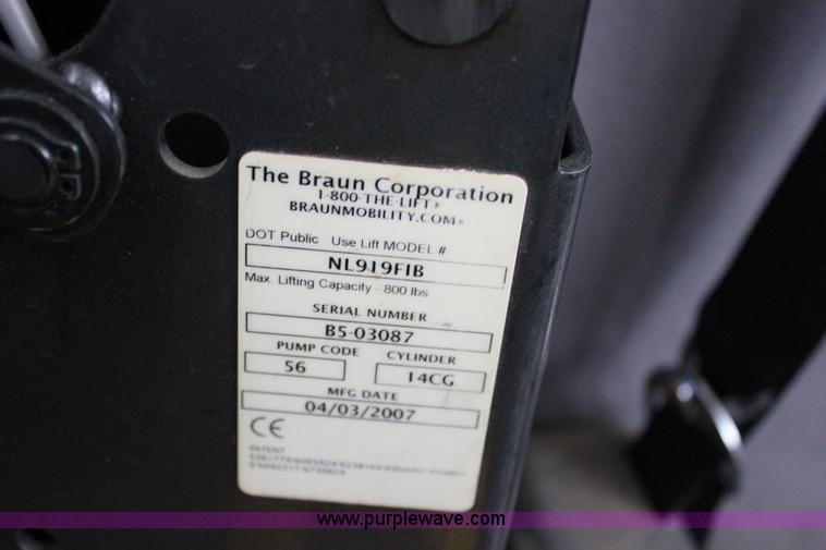 image for item J2313 2007 Ford E450 bus