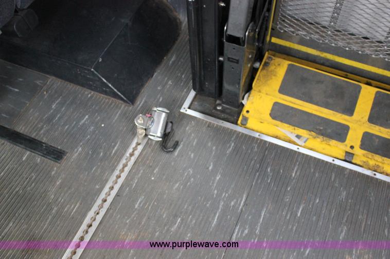 image for item J2313 2007 Ford E450 bus