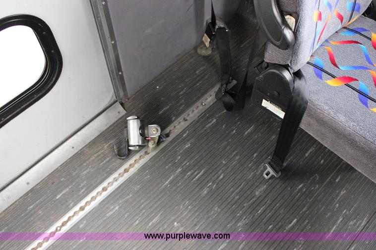 image for item J2313 2007 Ford E450 bus