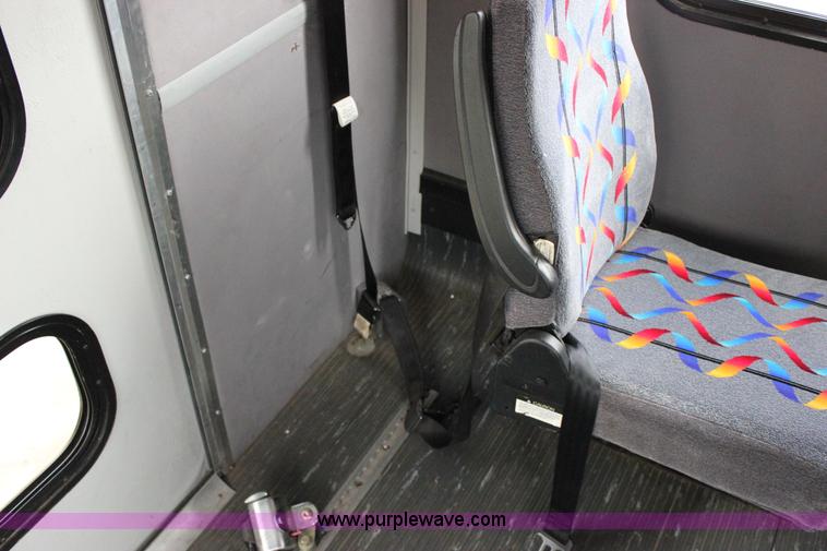 image for item J2313 2007 Ford E450 bus