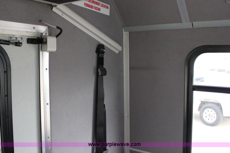 image for item J2313 2007 Ford E450 bus