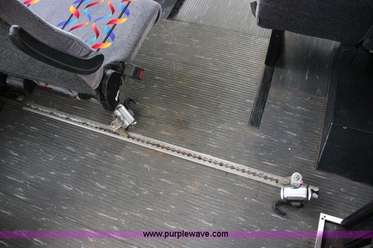 image for item J2313 2007 Ford E450 bus