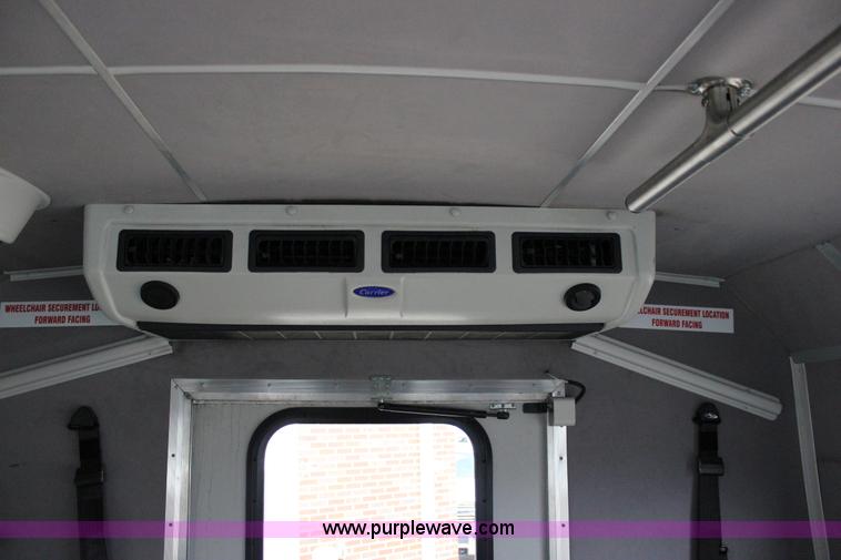 image for item J2313 2007 Ford E450 bus
