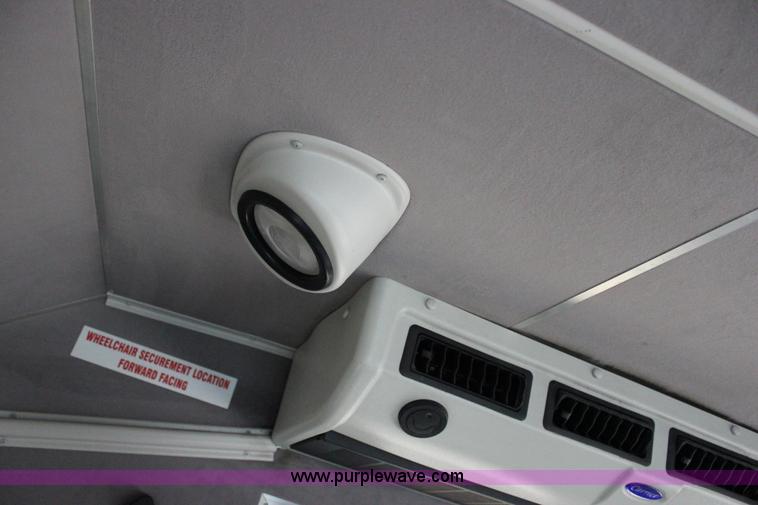 image for item J2313 2007 Ford E450 bus