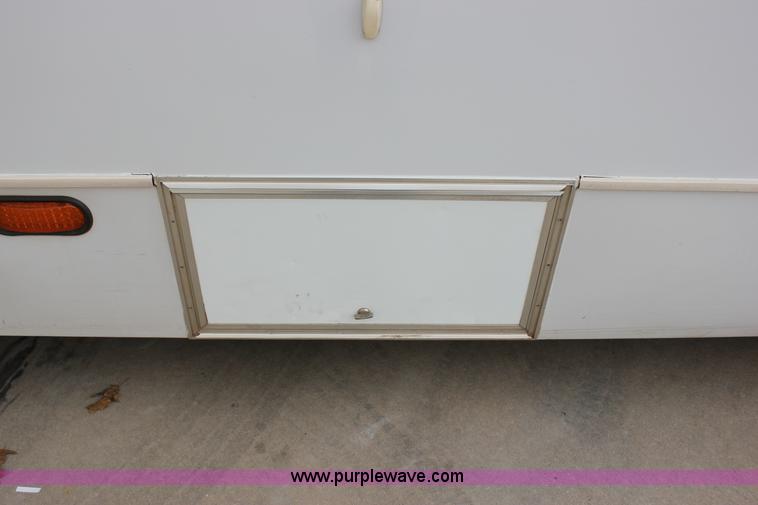 image for item J2313 2007 Ford E450 bus