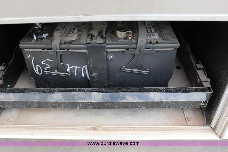 image for item J2313 2007 Ford E450 bus