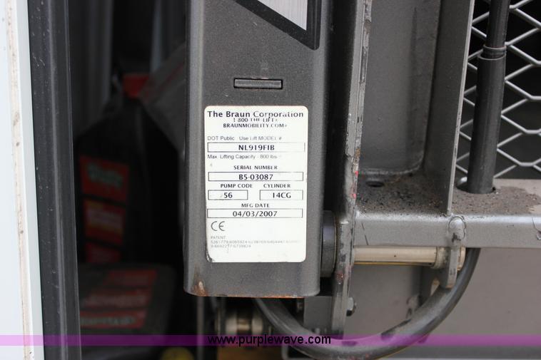 image for item J2313 2007 Ford E450 bus