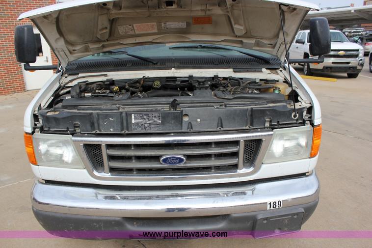 image for item J2313 2007 Ford E450 bus