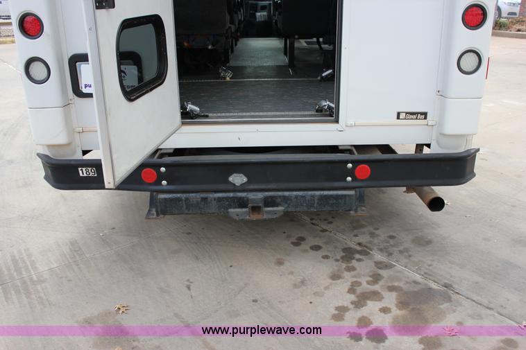 image for item J2313 2007 Ford E450 bus