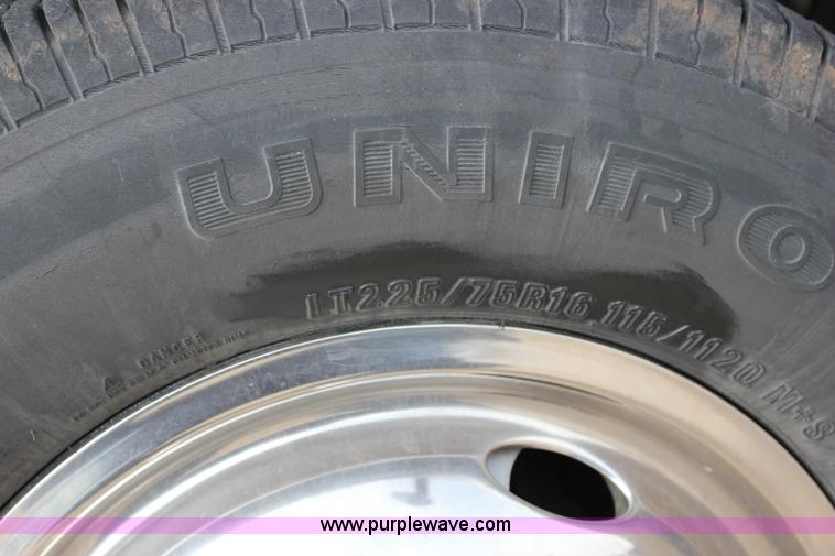 image for item J2313 2007 Ford E450 bus