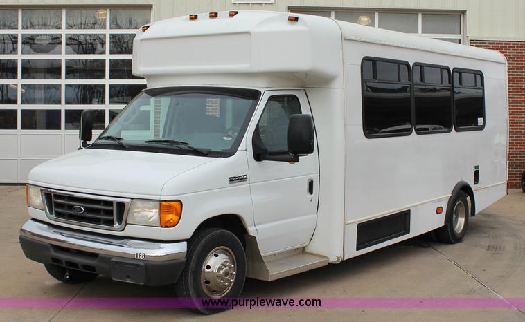 image for item J2314 2007 Ford E450 bus