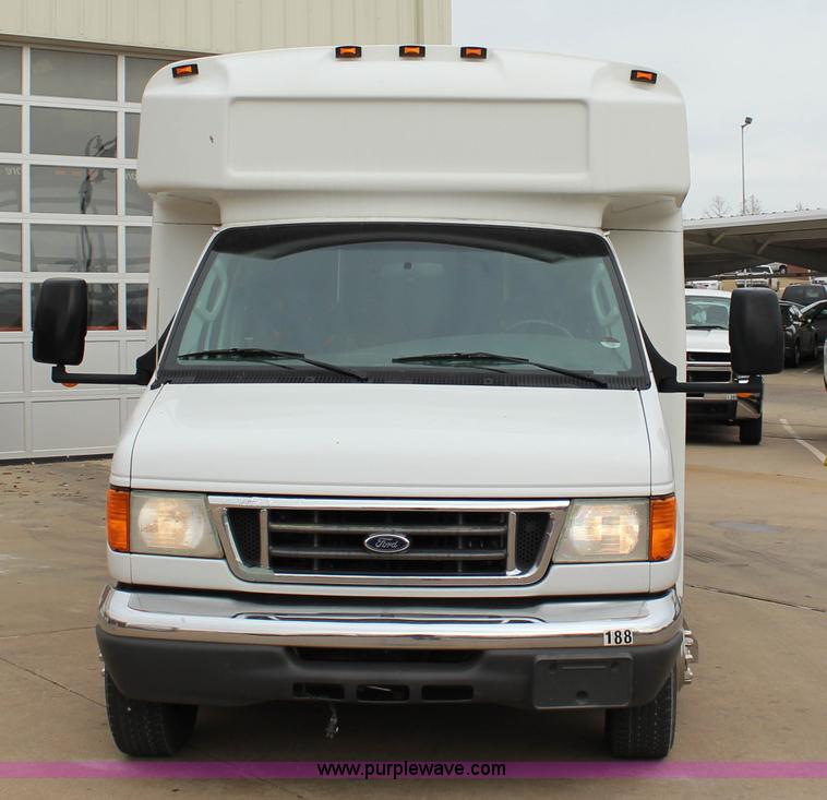 image for item J2314 2007 Ford E450 bus