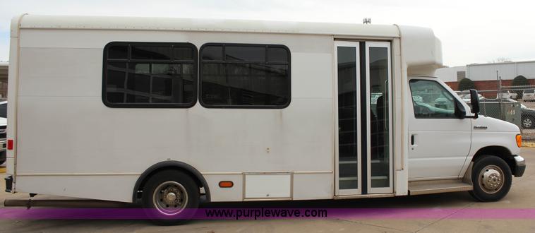 image for item J2314 2007 Ford E450 bus
