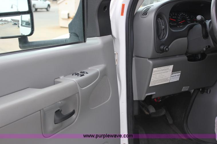 image for item J2314 2007 Ford E450 bus