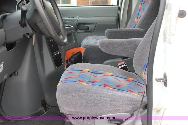 image for item J2314 2007 Ford E450 bus