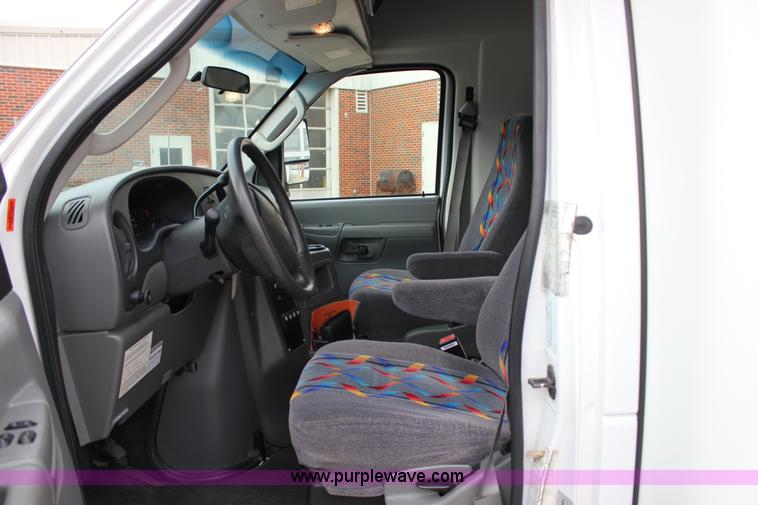 image for item J2314 2007 Ford E450 bus