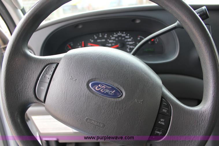 image for item J2314 2007 Ford E450 bus