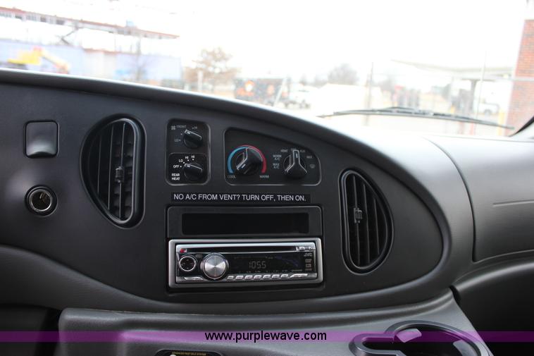image for item J2314 2007 Ford E450 bus