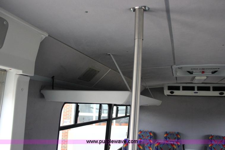 image for item J2314 2007 Ford E450 bus