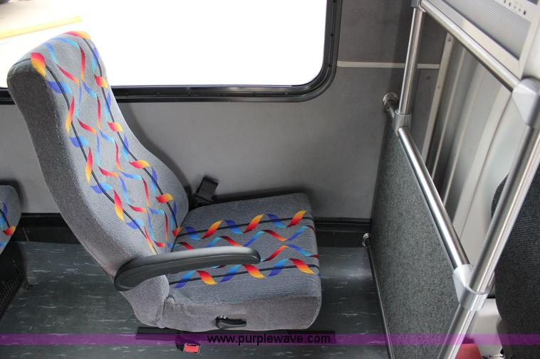 image for item J2314 2007 Ford E450 bus