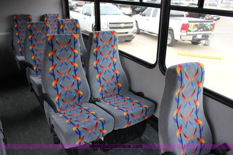 image for item J2314 2007 Ford E450 bus