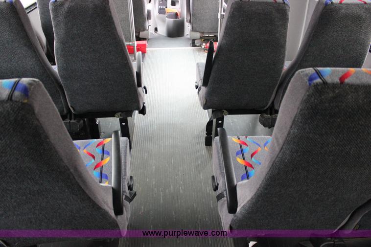 image for item J2314 2007 Ford E450 bus