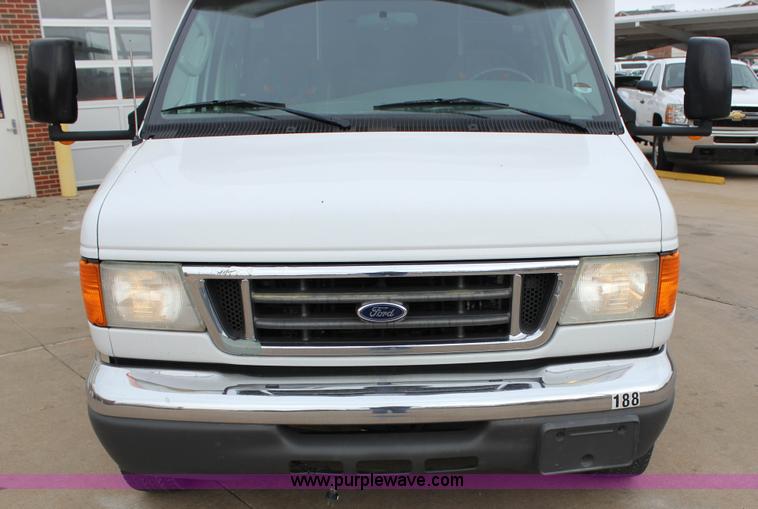 image for item J2314 2007 Ford E450 bus