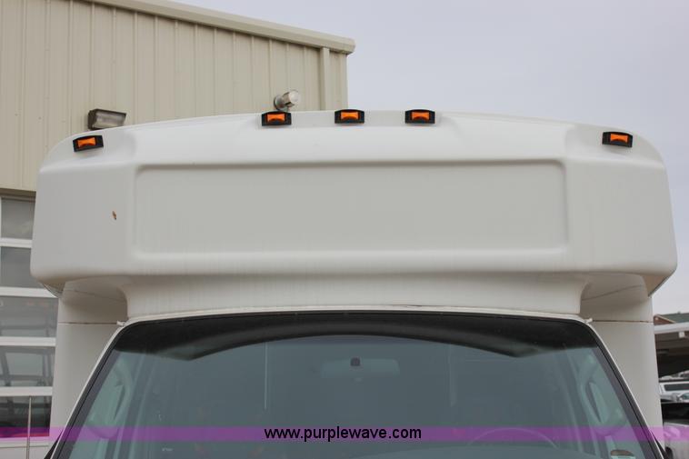 image for item J2314 2007 Ford E450 bus