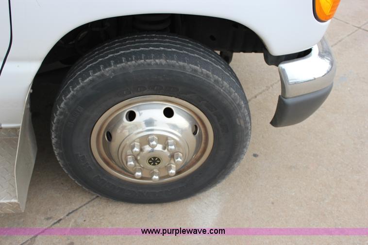 image for item J2314 2007 Ford E450 bus