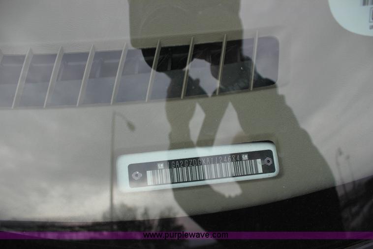 image for item J2315 2010 Chevrolet Express 3500 LS Extended van